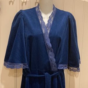Sabrina For Mervyn’s Sz L Robe Housecoat Velour Lace Trim Flutter Sleeves Vtg